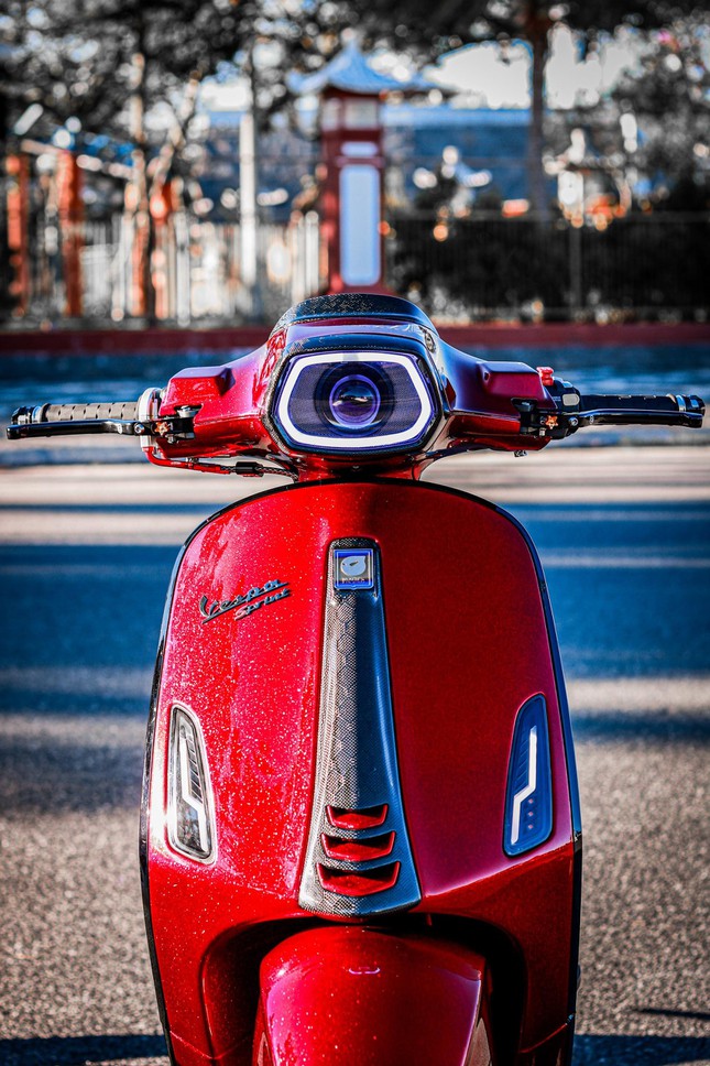 Kình địch Honda SH 125i 'gây bão' với thiết kế ngầu đét, dàn trang bị long lanh 'đốn tim' khách Việt ảnh 1