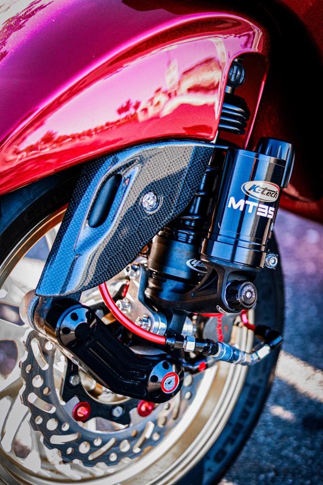 Kình địch Honda SH 125i 'gây bão' với thiết kế ngầu đét, dàn trang bị long lanh 'đốn tim' khách Việt ảnh 3