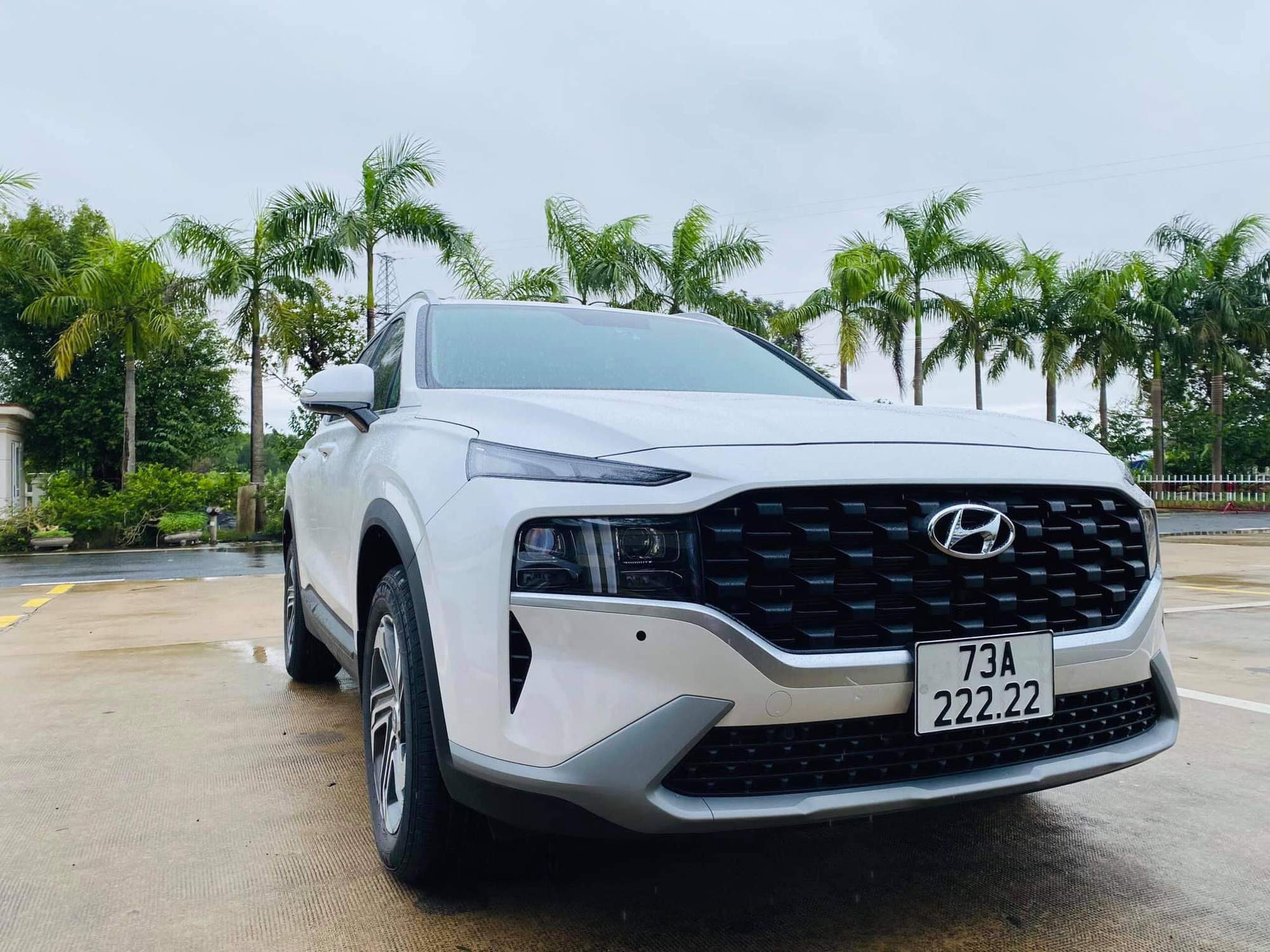 Chiếc Hyundai Santa Fe 2021 c&oacute; gi&aacute; kh&ocirc;ng tưởng khiến Toyota Fortuner 'vỡ &ograve;a', h&eacute; lộ chi tiết cực độc ảnh 1