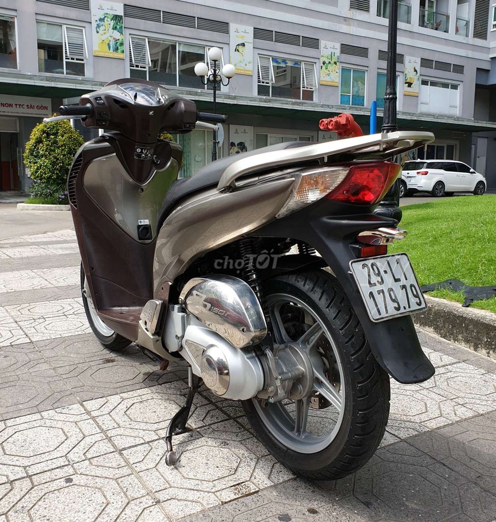Chiếc Honda SH 150i nhập Ý có giá không tưởng khiến dân tình sững sờ trước chi tiết đặc biệt này ảnh 2