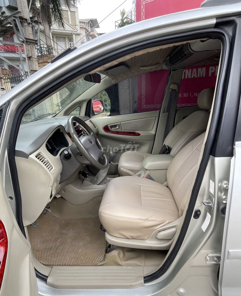 Chiếc Toyota Innova giá chỉ còn 199 triệu, ai chuẩn bị mua Honda Sh 150i 2021 cần nghĩ lại ngay! ảnh 3