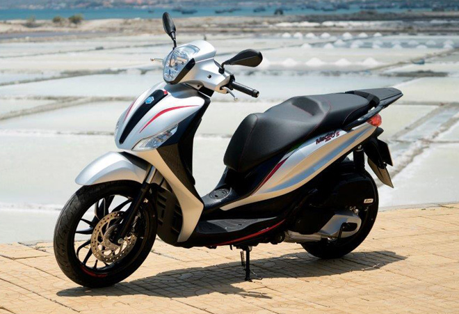 Đối thủ Honda SH 150i giảm sốc tại đại l&yacute;, gi&aacute; rẻ ngang Honda SH Mode 2021 khiến d&acirc;n t&igrave;nh sửng sốt ảnh 1