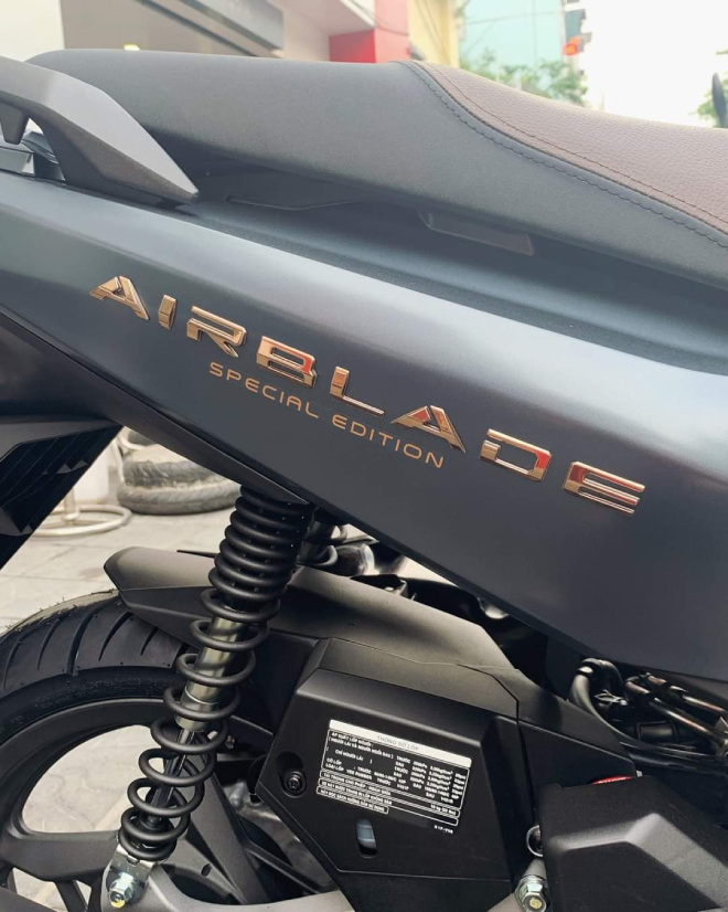Gi&aacute; xe Honda Air Blade 2021 lao dốc kh&ocirc;ng phanh sau Honda SH Mode khiến d&acirc;n t&igrave;nh ngỡ ng&agrave;ng ảnh 2