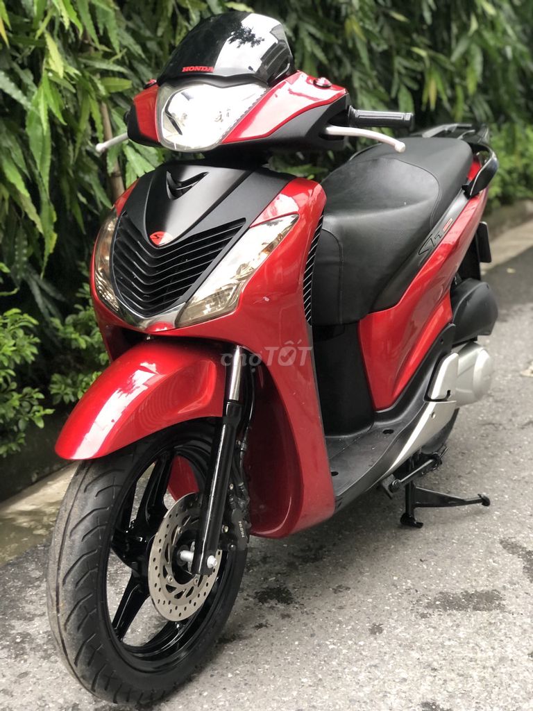 Chiếc Honda SH 125i c&oacute; gi&aacute; kh&ocirc;ng tưởng, d&acirc;n t&igrave;nh &lsquo;giật m&igrave;nh thon th&oacute;t&rsquo; trước chi tiết đặc biệt n&agrave;y ảnh 3