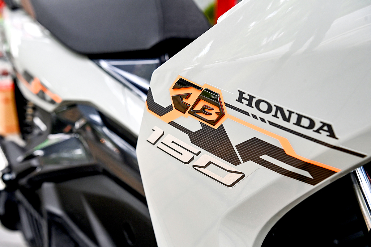 Ngắm Honda Air Blade 2021 bản giới hạn đẹp không tỳ vết: Giá từ 42 triệu, trang bị so kè Yamaha NVX ảnh 3