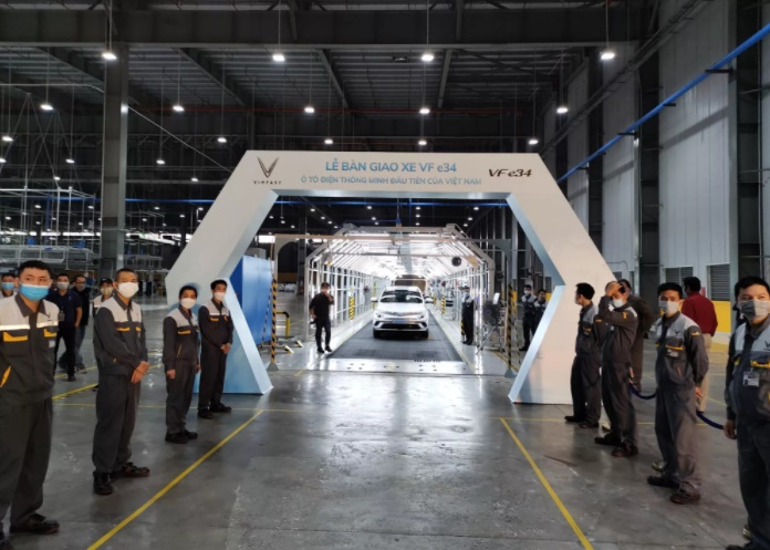Loạt ô tô điện VinFast VF e34 được giao đến tay khách Việt: Thiết kế ăn đứt Honda HR-V, Kia Seltos ảnh 2