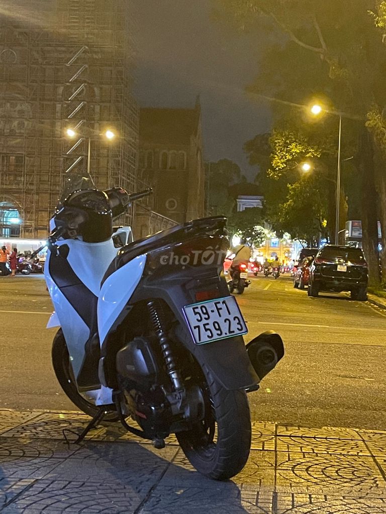 Bất ngờ v&igrave; chiếc Honda SH 150i gi&aacute; chỉ 53 triệu, thấp ngang Honda Air Blade mới khiến d&acirc;n t&igrave;nh m&ecirc; ly ảnh 3