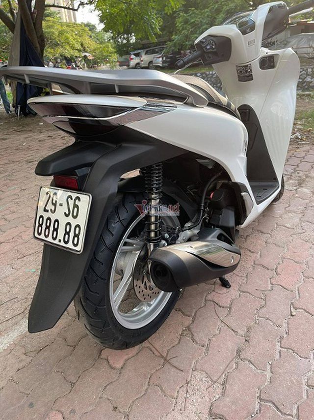 Bấn loạn trước chiếc Honda SH 150i 2021 có giá cực sốc, dân tình ngã ngửa khi biết lý do không tưởng ảnh 2