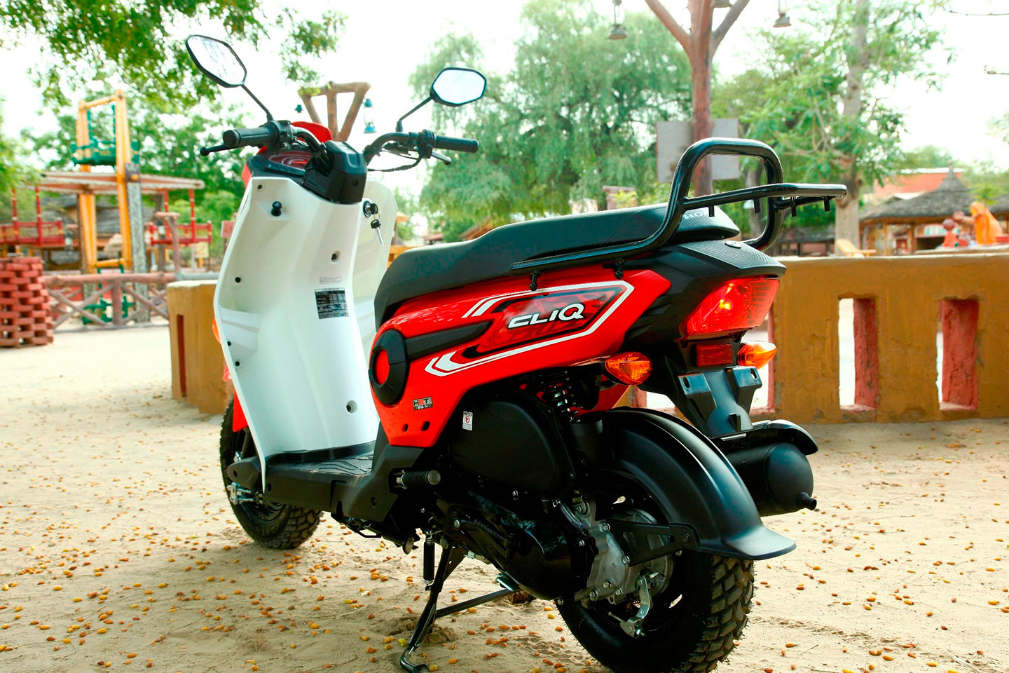 Si&ecirc;u phẩm xe ga 15 triệu khiến Honda Vision kh&oacute;c th&eacute;t: Rẻ hơn Honda Lead 25 triệu, thiết kế ấn tượng ảnh 1