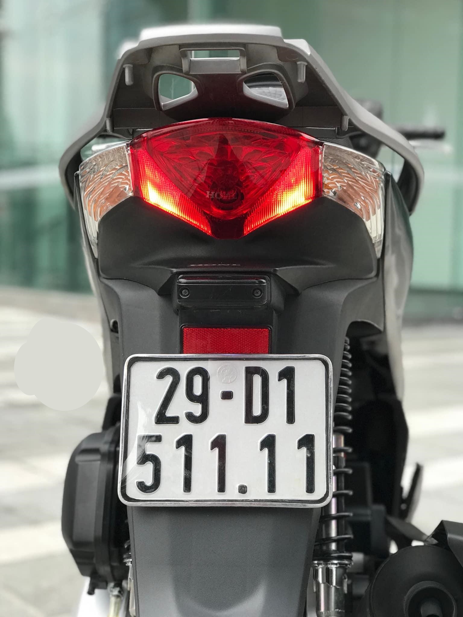 Chiếc Honda SH 150i c&oacute; gi&aacute; kh&ocirc;ng tưởng khiến SH Mode bần thần, d&acirc;n t&igrave;nh bấn loạn trước điểm đặc biệt ảnh 2