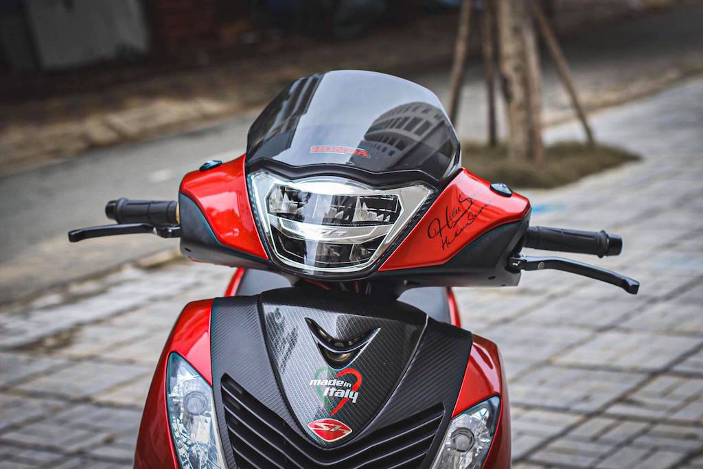 Chiếc Honda SH 150i c&oacute; gi&aacute; kh&ocirc;ng tưởng, sở hữu điểm đặc biệt khiến d&acirc;n t&igrave;nh sửng sốt ảnh 3