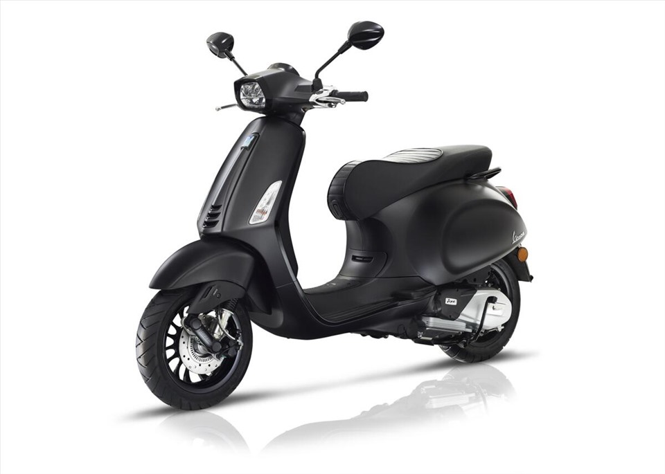 Chọn Honda SH hay Vespa Sprint để chơi Tết: Gi&aacute; b&aacute;n cạnh tranh, trang bị xứng tầm &lsquo;vua tay ga&rsquo; ảnh 2
