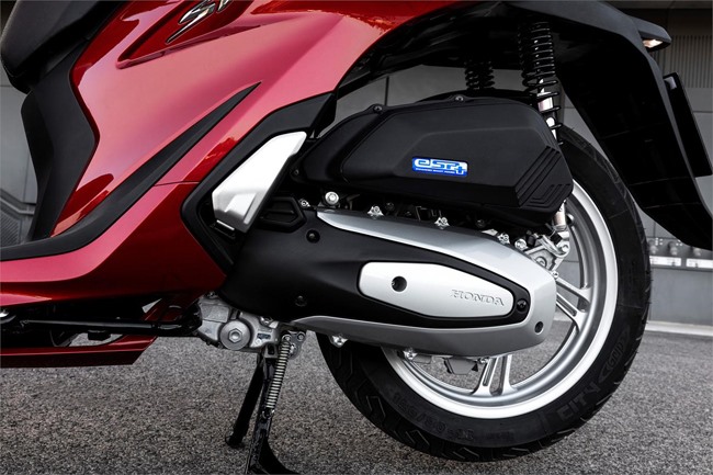 Chọn Honda SH hay Vespa Sprint để chơi Tết: Gi&aacute; b&aacute;n cạnh tranh, trang bị xứng tầm &lsquo;vua tay ga&rsquo; ảnh 3