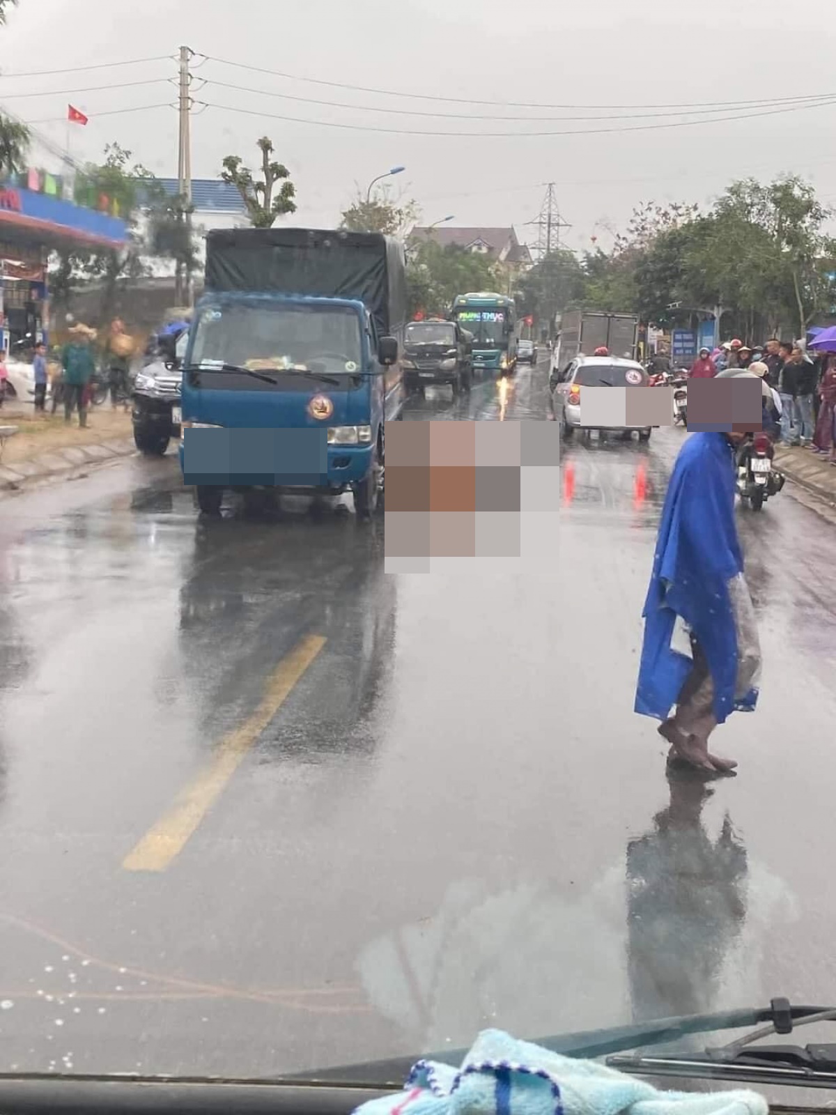 Nghệ An: Xót xa 2 thanh niên thương vong sau cú tông ‘động trời’ với xe tải ảnh 2