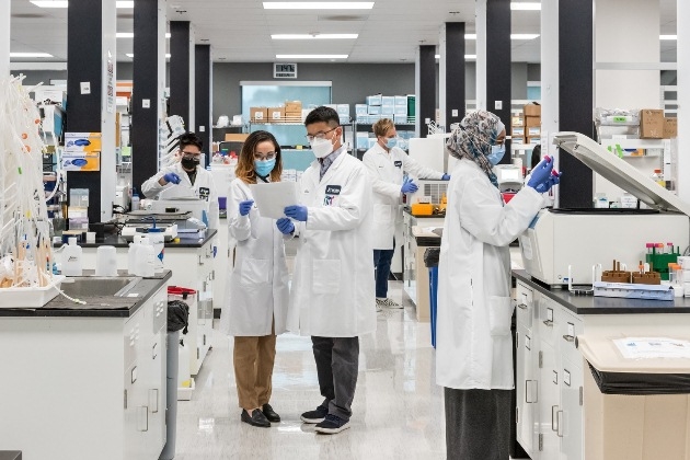 Vingroup nhận chuyển giao độc quyền công nghệ sản xuất vắc xin mRNA phòng Covid-19 tại Việt Nam ảnh 4