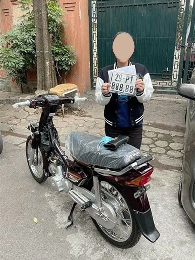 C&ocirc; g&aacute;i trẻ bất ngờ bốc được Honda Dream &lsquo;biển ngũ qu&yacute; 8&rsquo; khiến CĐM &lsquo;ng&atilde; ngửa&rsquo; ảnh 2