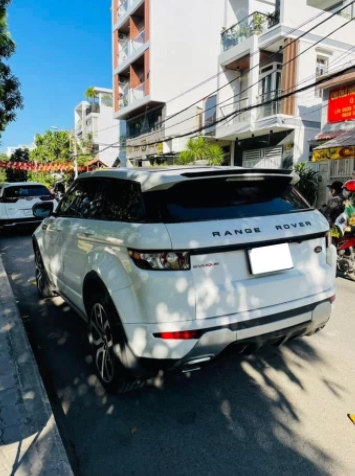 Range Rover Evoque rao b&aacute;n gi&aacute; rẻ ngang Toyota Fortuner mới 2021: Cơ hội c&oacute; 1-0-2 để d&acirc;n t&igrave;nh tậu xế ảnh 3