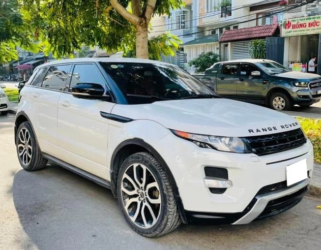 Range Rover Evoque rao b&aacute;n gi&aacute; rẻ ngang Toyota Fortuner mới 2021: Cơ hội c&oacute; 1-0-2 để d&acirc;n t&igrave;nh tậu xế ảnh 1