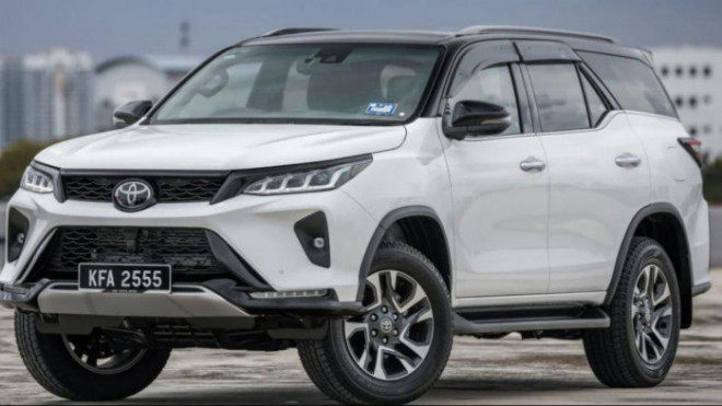 Toyota Fortuner &lsquo;xưng vương&rsquo; doanh số th&aacute;ng 2/2022, trang bị v&agrave; diện mạo vượt tầm ph&acirc;n kh&uacute;c ảnh 3