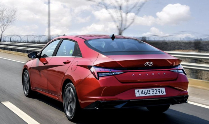 Hyundai Elantra 2022 ra mắt với diện mạo đột ph&aacute; so k&egrave; Kia K3, trang bị đọ sức Toyota Corolla Altis ảnh 3