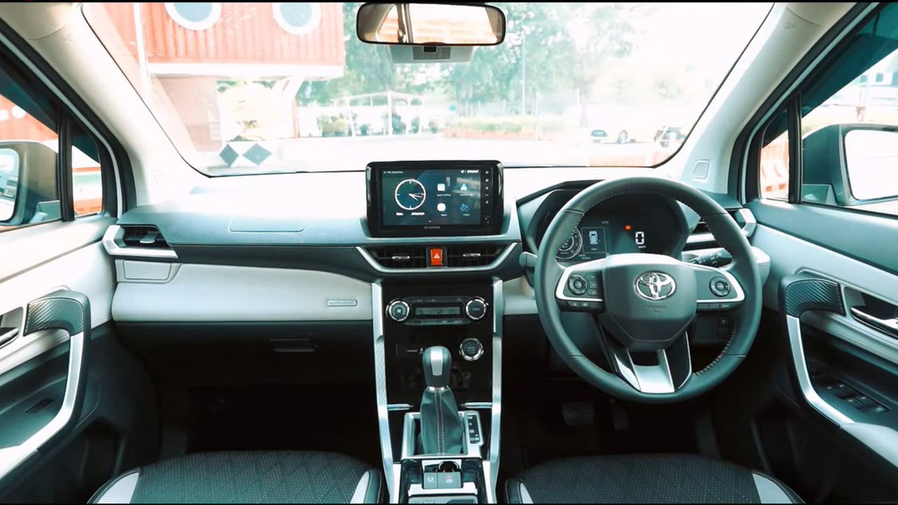 'T&acirc;n binh khủng long' so k&egrave; Mitsubishi Xpander Cross tung tăng tr&ecirc;n đường phố Việt, chờ ng&agrave;y ra mắt! ảnh 3