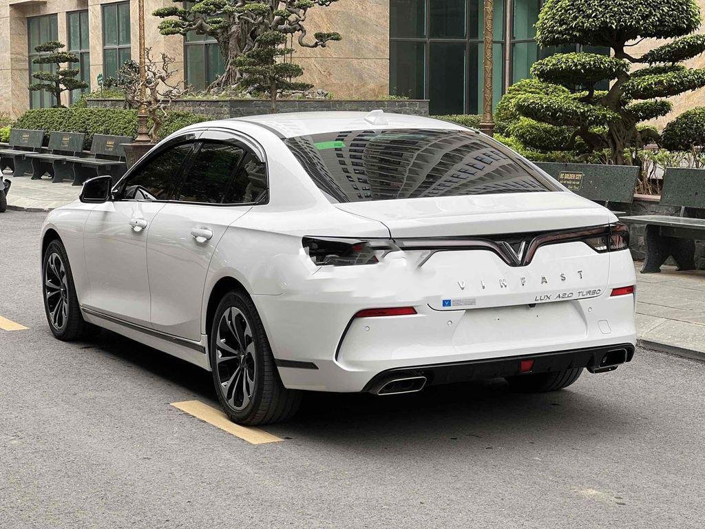 Choáng váng trước giá xe VinFast Lux A2.0 chạy lướt rao bán giá bất ngờ khiến Toyota Camry 'vỡ òa' ảnh 2