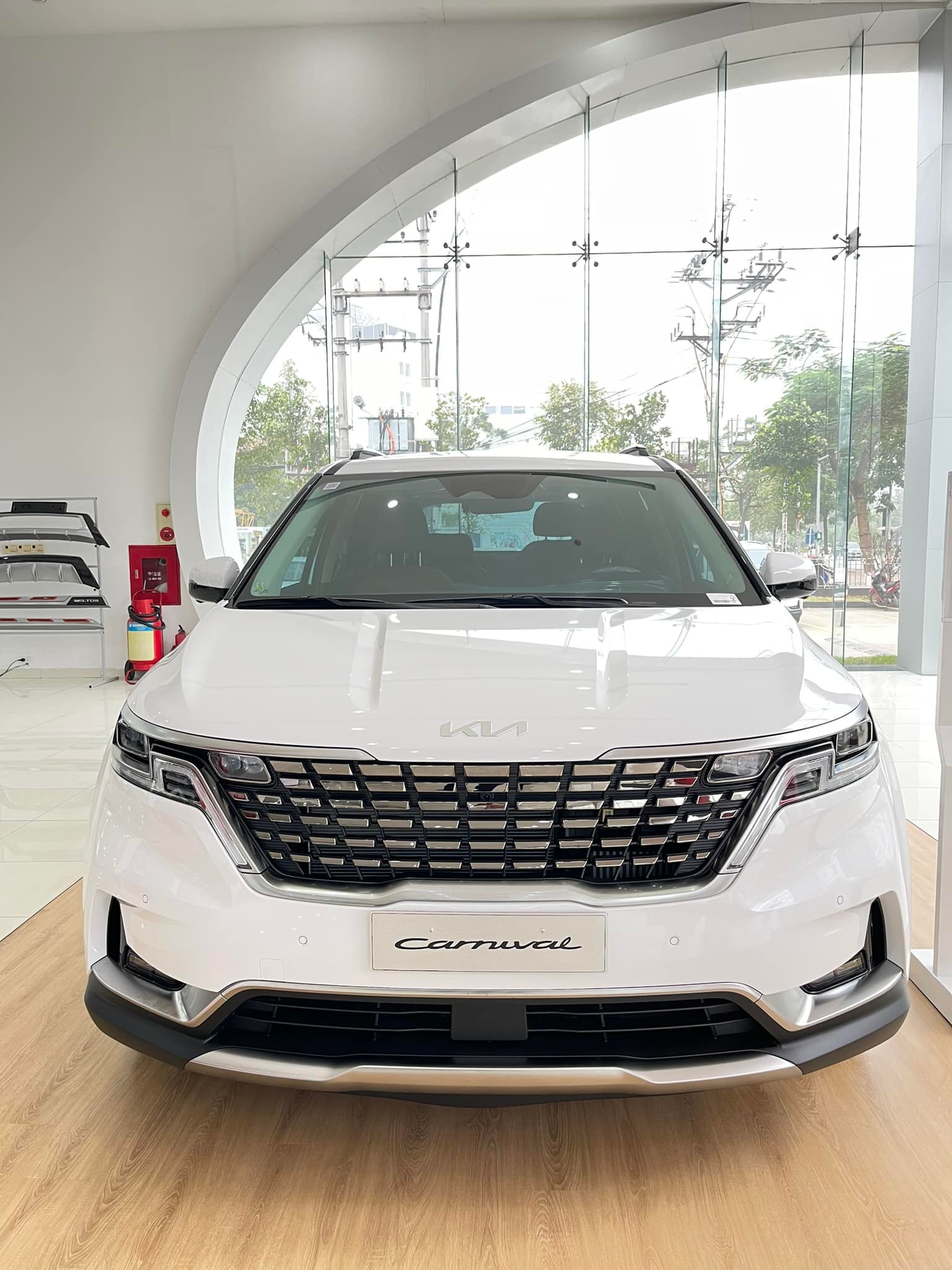 D&acirc;n t&igrave;nh bất ngờ trước gi&aacute; xe Kia Carnival 2022 tại đại l&yacute;: Thiết kế v&agrave; trang bị ấn tượng bậc nhất! ảnh 1