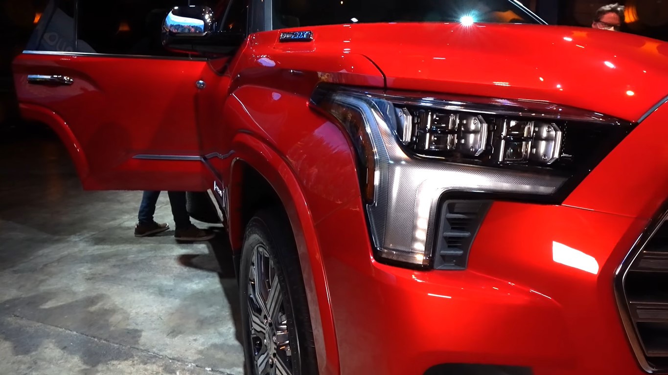 Lộ diện mẫu SUV ‘đàn em’ Toyota Land Cruiser 2022: Thiết kế và trang bị chinh phục 'mọi trái tim' ảnh 1