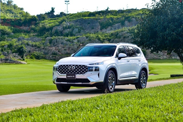 Hyundai Santa Fe thế hệ mới rục rịch tr&igrave;nh l&agrave;ng, quyết &lsquo;đ&aacute;nh bại&rsquo; Toyota Fortuner, Honda CR-V 2022 ảnh 2