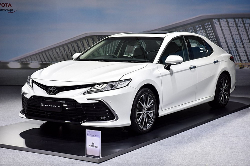 'Bám đuôi' VinFast Lux A2.0, Toyota Camry 2022 có giá không tưởng tại đại lý khiến dân tình bất ngờ ảnh 1