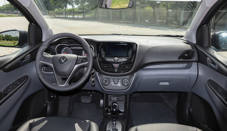 VinFast Fadil giữ vững ng&ocirc;i vua doanh số, '&aacute;t v&iacute;a' Kia Morning, Grand i10 bằng con số khủng ảnh 2