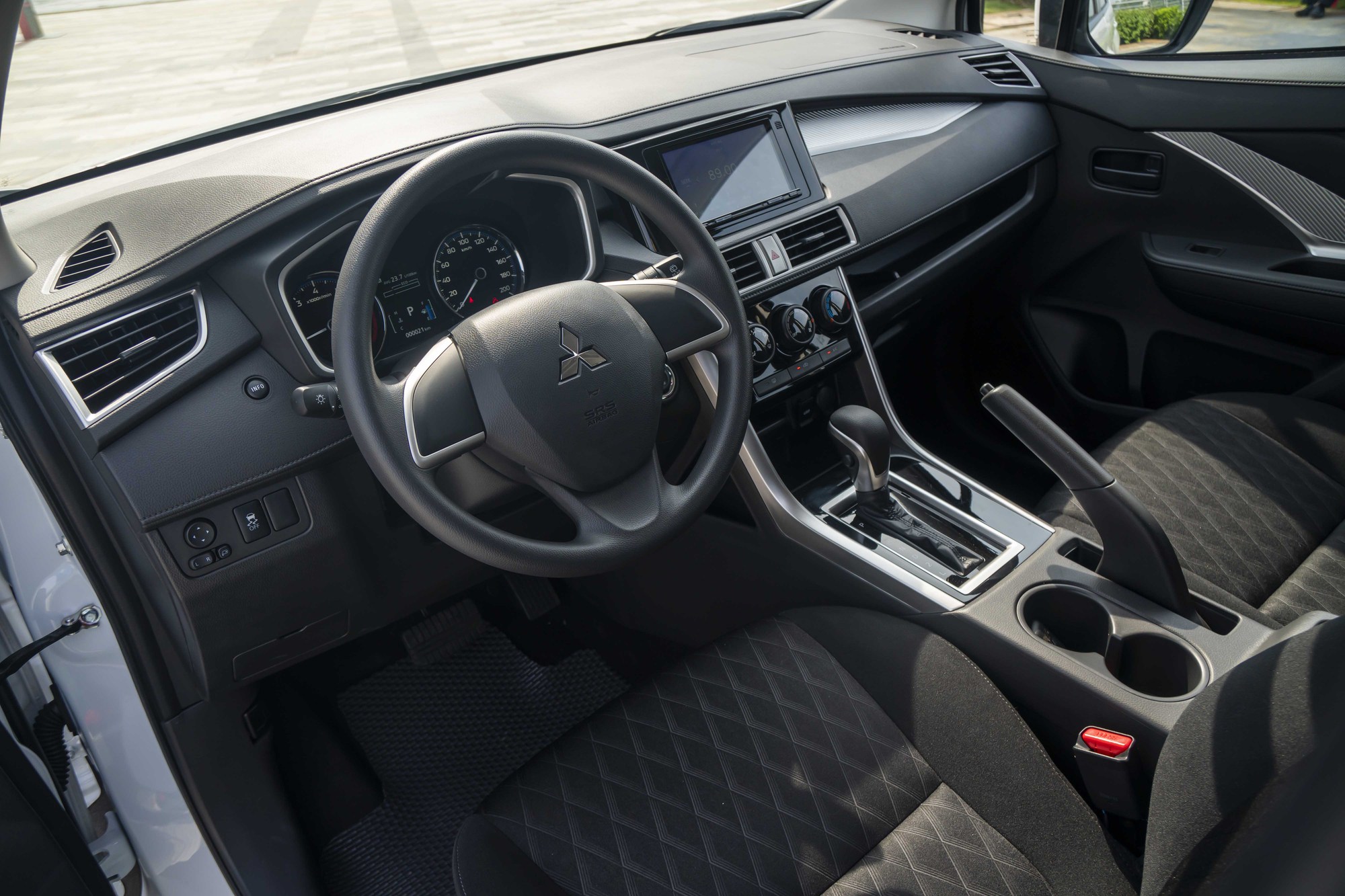 Soi chi tiết Mitsubishi Xpander AT 2022 cực hot: Giá cạnh tranh Toyota Innova, công nghệ mê mẩn ảnh 3