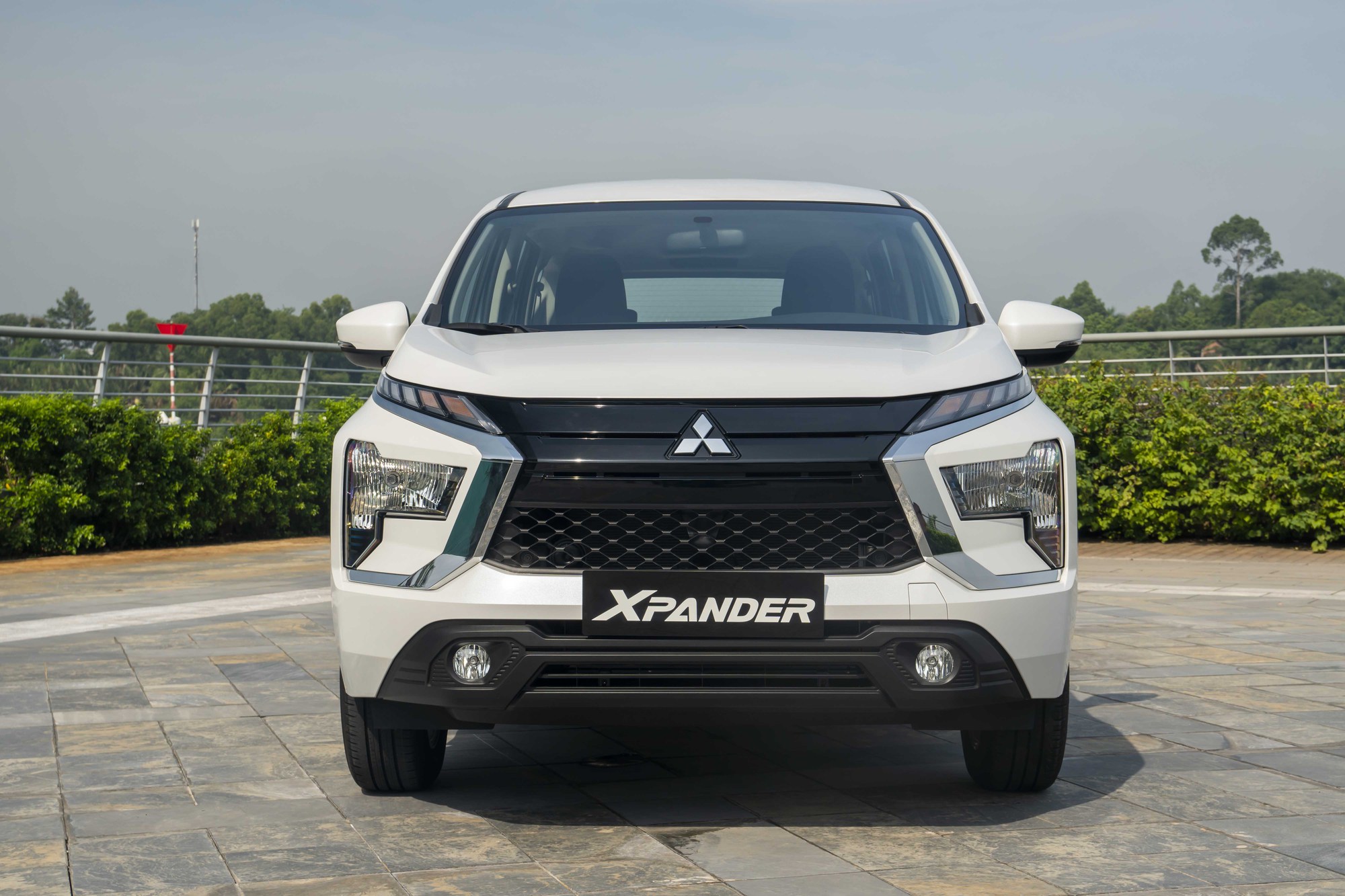 Soi chi tiết Mitsubishi Xpander AT 2022 cực hot: Giá cạnh tranh Toyota Innova, công nghệ mê mẩn ảnh 2