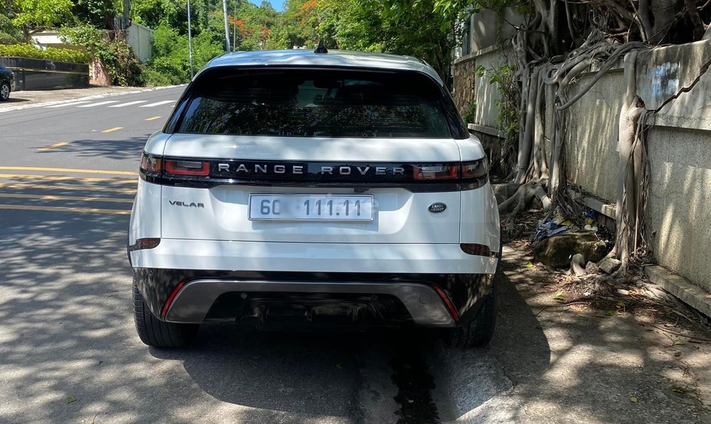 Cận cảnh ấn phẩm SUV Range Rover Velar 2022 khiến dư luận ngỡ ng&agrave;ng trước chi tiết 'hiếm c&oacute; kh&oacute; t&igrave;m' ảnh 3
