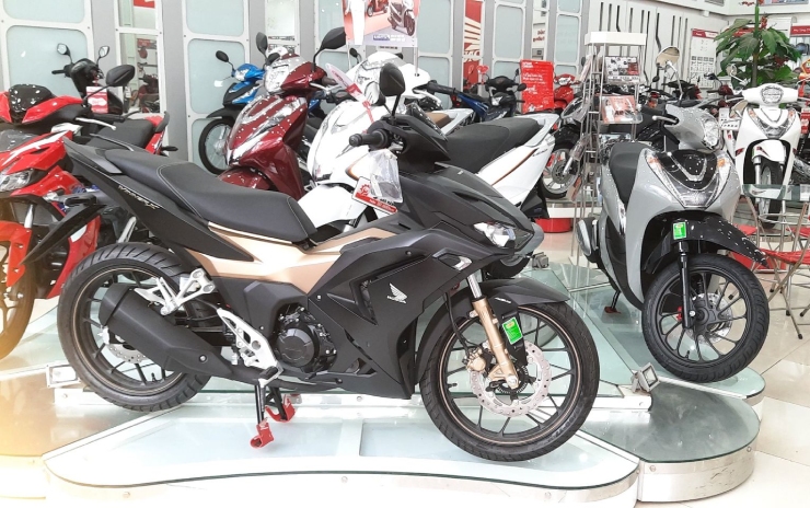 Gi&aacute; xe Honda Winner X 2022 hạ kỷ lục 'rượt đuổi' Yamaha Exciter 150: Kh&aacute;ch Việt nhanh ch&acirc;n kẻo lỡ ảnh 2