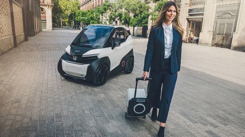 Kh&aacute;m ph&aacute; mẫu xe ga thiết kế lạ l&ugrave;ng giống &ocirc; t&ocirc; với gi&aacute; bằng 2 chiếc Honda SH 150i Việt Nam ảnh 2