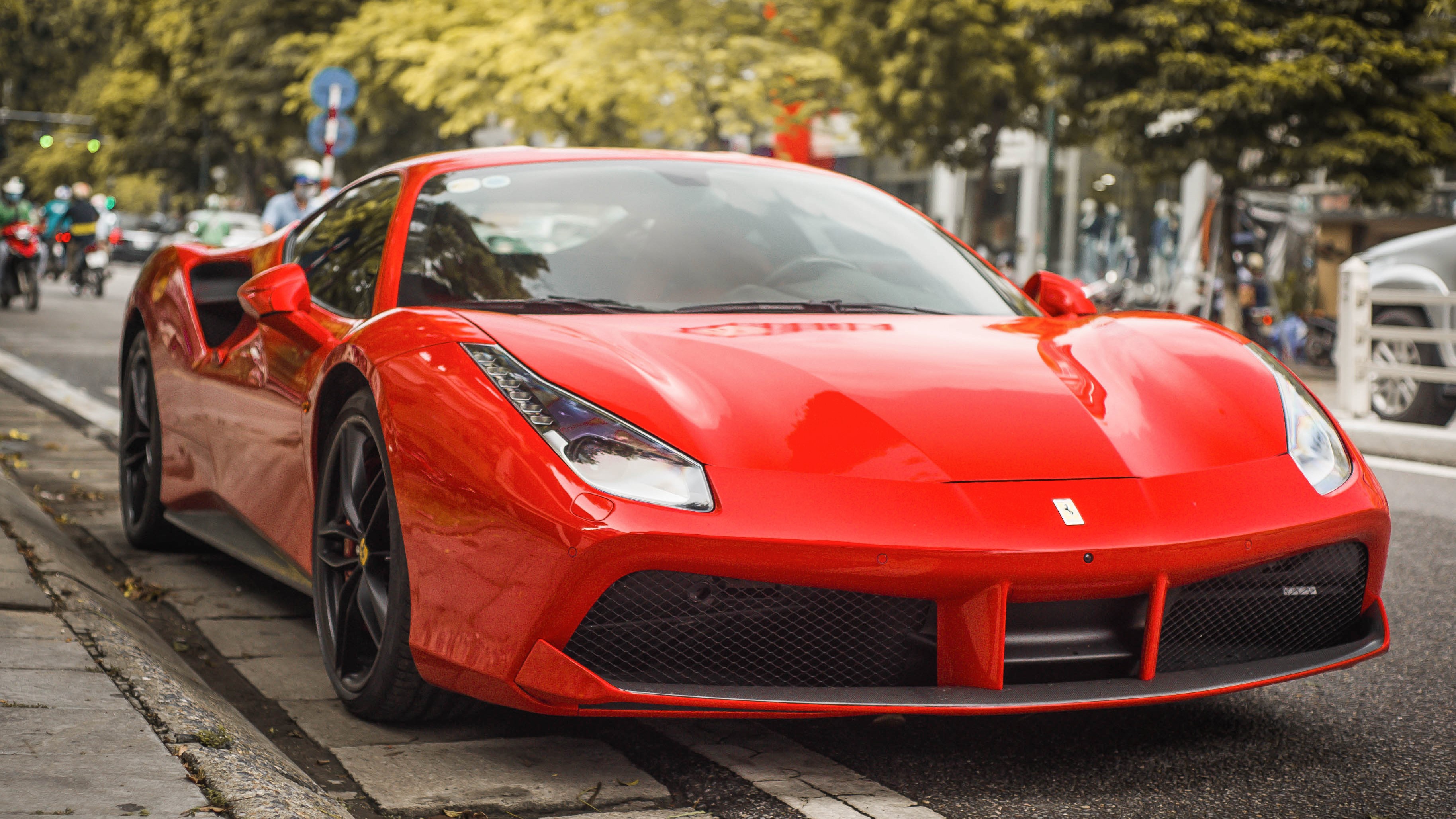Tin được không: Ferrari bán 1 chiếc xe lãi gấp 900 lần Ford
