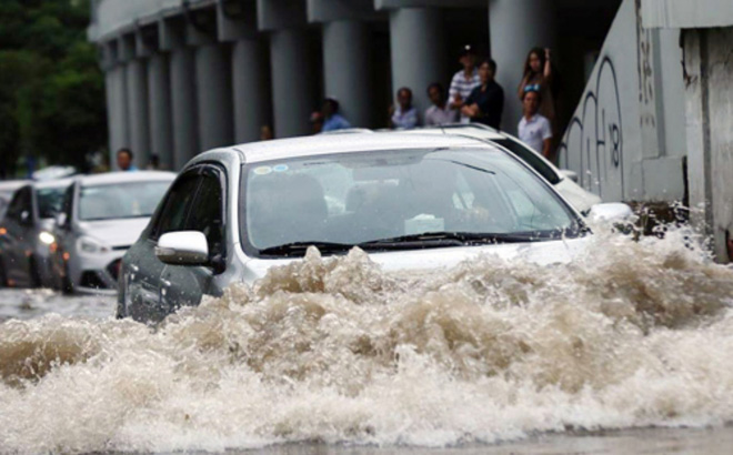 Cách xử lý ô tô bị thủy kích - nỗi ác mộng của mọi tài xế mùa mưa