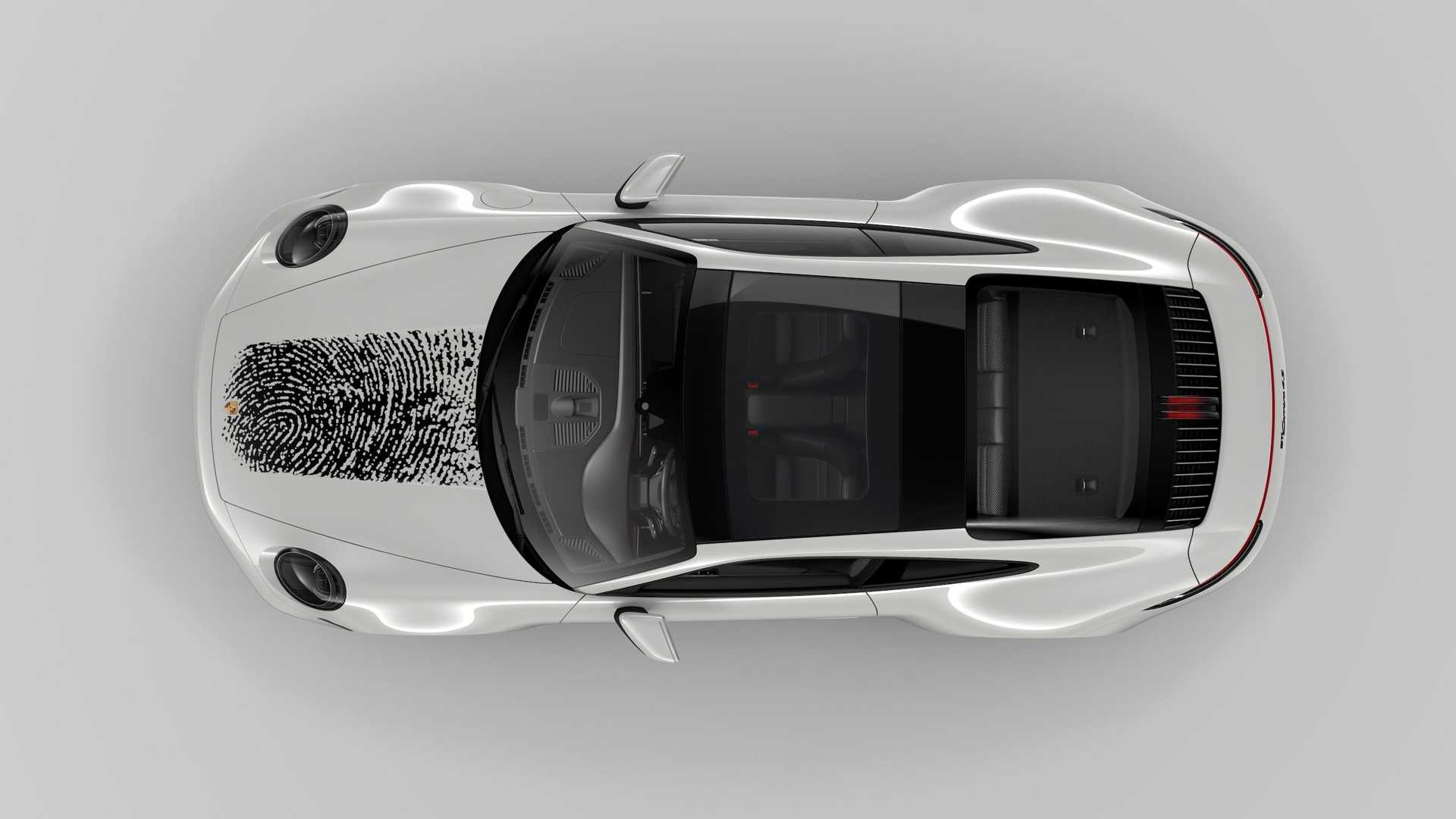 Porsche cho khách hàng in dấu vân tay lên mui xe với giá gần 200 triệu đồng