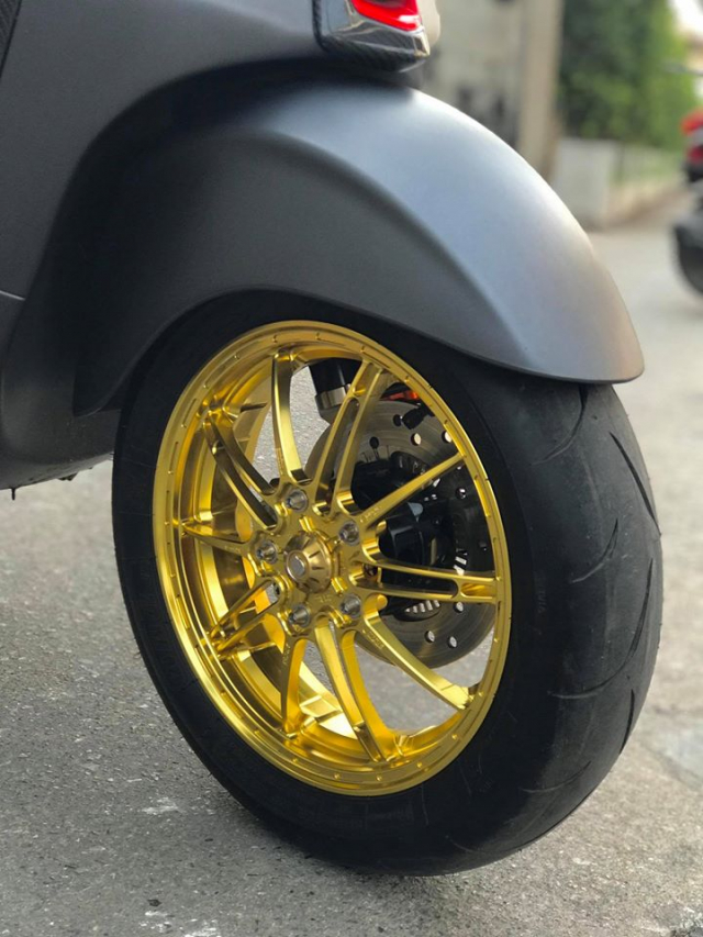 Không thể rời mắt khỏi Vespa Sprint độ toàn trang bị đắt tiền khiến dân mạng nôn nao