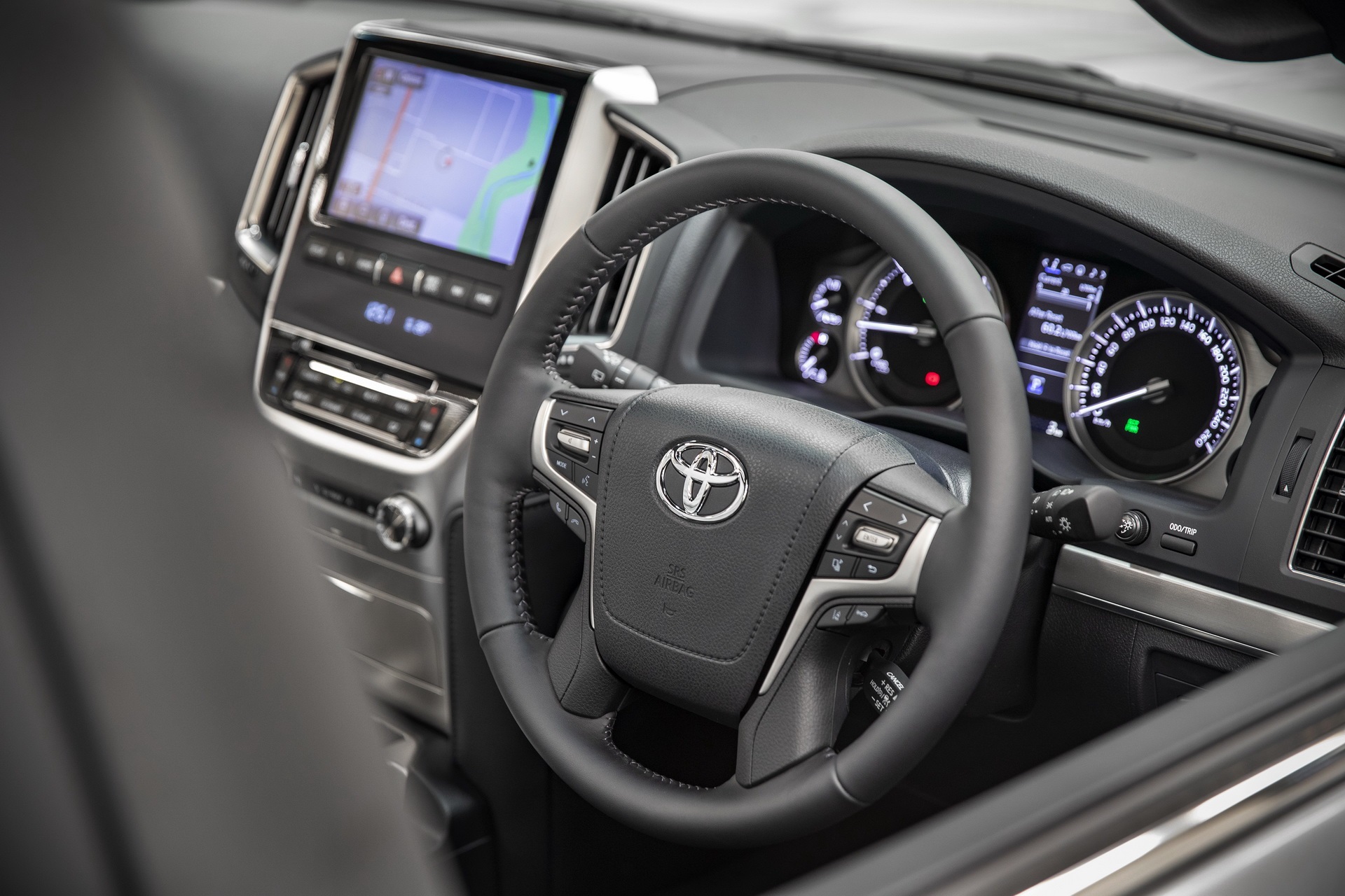 Toyota Land Cruiser bất ngờ có bản đặc biệt giá cực ngon chỉ 2 tỉ đồng