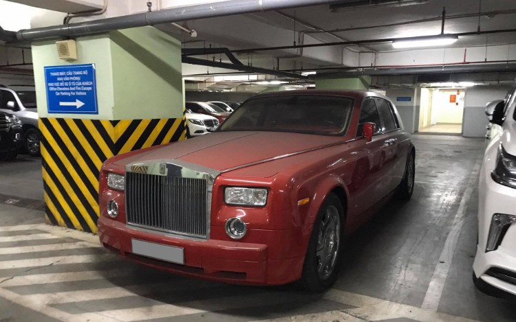 xót xa Rolls-Royce Phantom độc nhất Việt Nam nằm phủ bụi dưới hầm xe