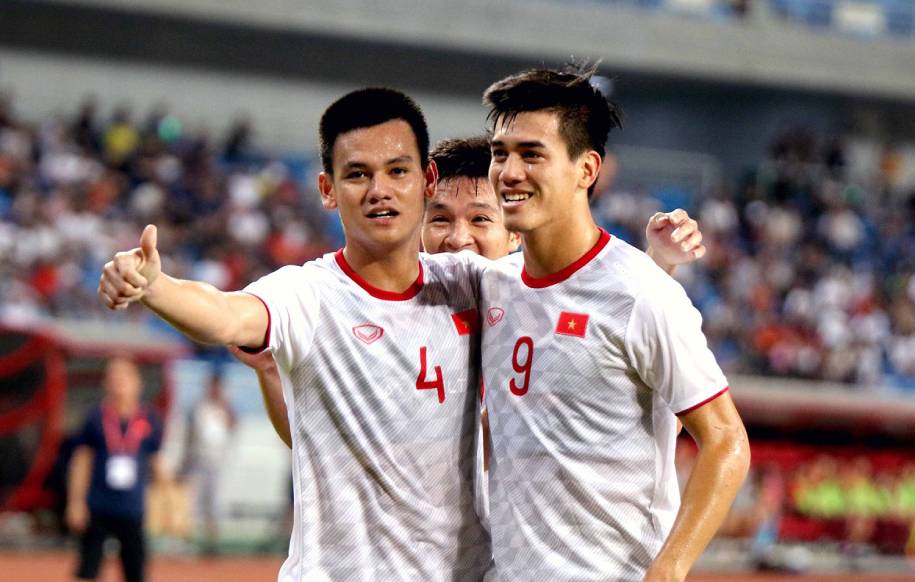 Hàng thủ ĐT Việt Nam gặp khủng hoảng, báo Trung Quốc đưa ra gợi ý lạ lùng để đội nhà giành 3 điểm