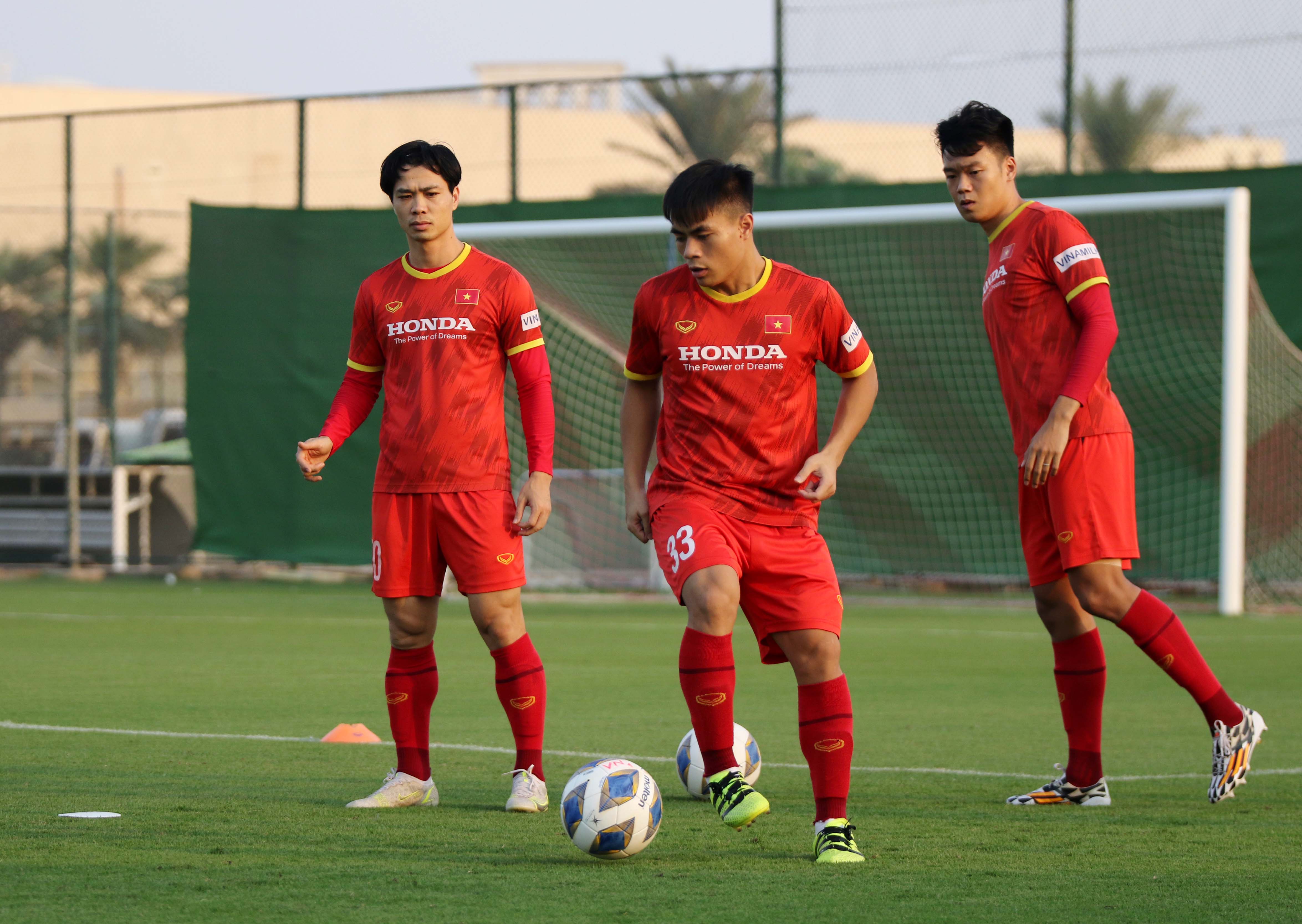 Sau sai lầm ở trận thua Trung Quốc, HLV Park thẳng tay loại 2 trò cưng khỏi danh sách ĐT Việt Nam