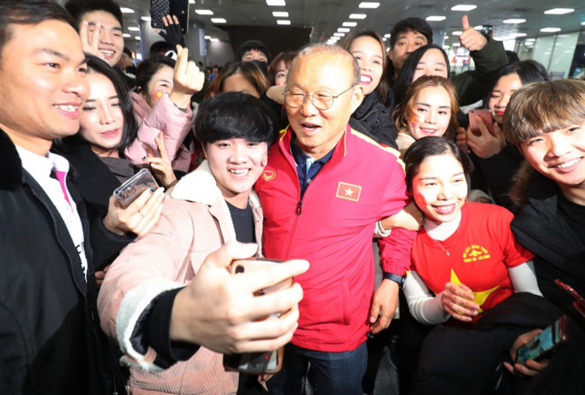 Nhận lương kỷ lục tại ĐT Việt Nam, HLV Park c&ograve;n khiến NHM bất ngờ với thu nhập tiền tỷ tại H&agrave;n Quốc