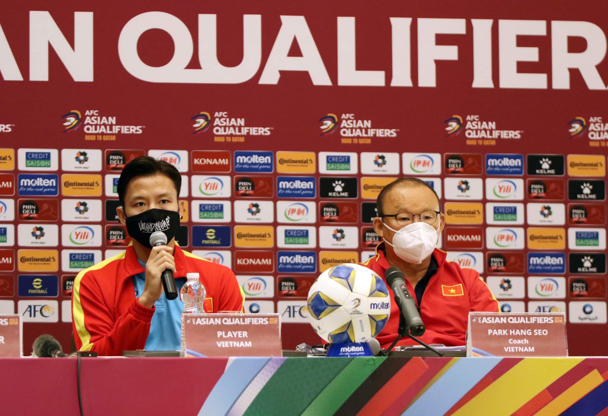 Chứng kiến thất bại của thầy Park tại VL World Cup, HLV Kiatisak bất ngờ 'tỏ tình' với ĐT Việt Nam