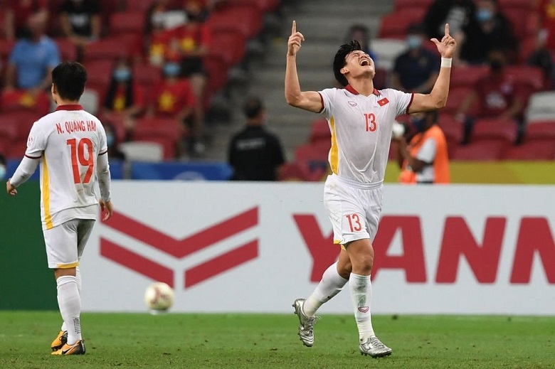 ĐT Việt Nam chính thức trở thành cựu vương AFF Cup, Quế Ngọc Hải xúc động gửi lời xin lỗi NHM