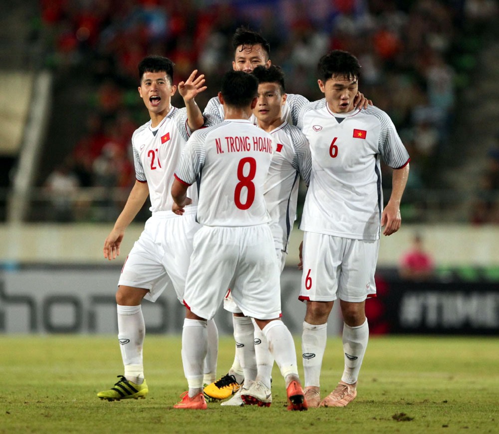 Lịch thi đấu b&oacute;ng đ&aacute; AFF Cup 2021 ng&agrave;y 6/12: ĐT Việt Nam 'huỷ diệt' đội b&oacute;ng yếu nhất bảng?