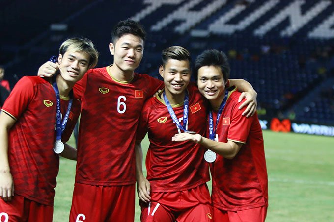 HLV Kiatisuk khiến báo Thái Lan ngỡ ngàng khi công khai ủng hộ ĐT Việt Nam đi tiếp ở VL World Cup
