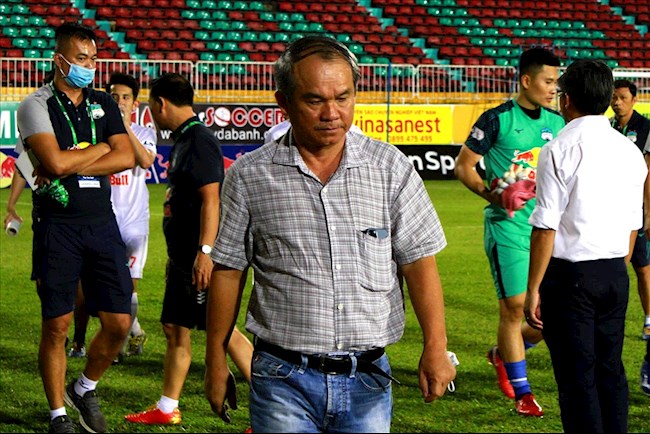 ĐT Việt Nam được 'cưng chiều' quá mức, bầu Đức bức xúc vì BTC V.League thiếu tôn trong các CLB
